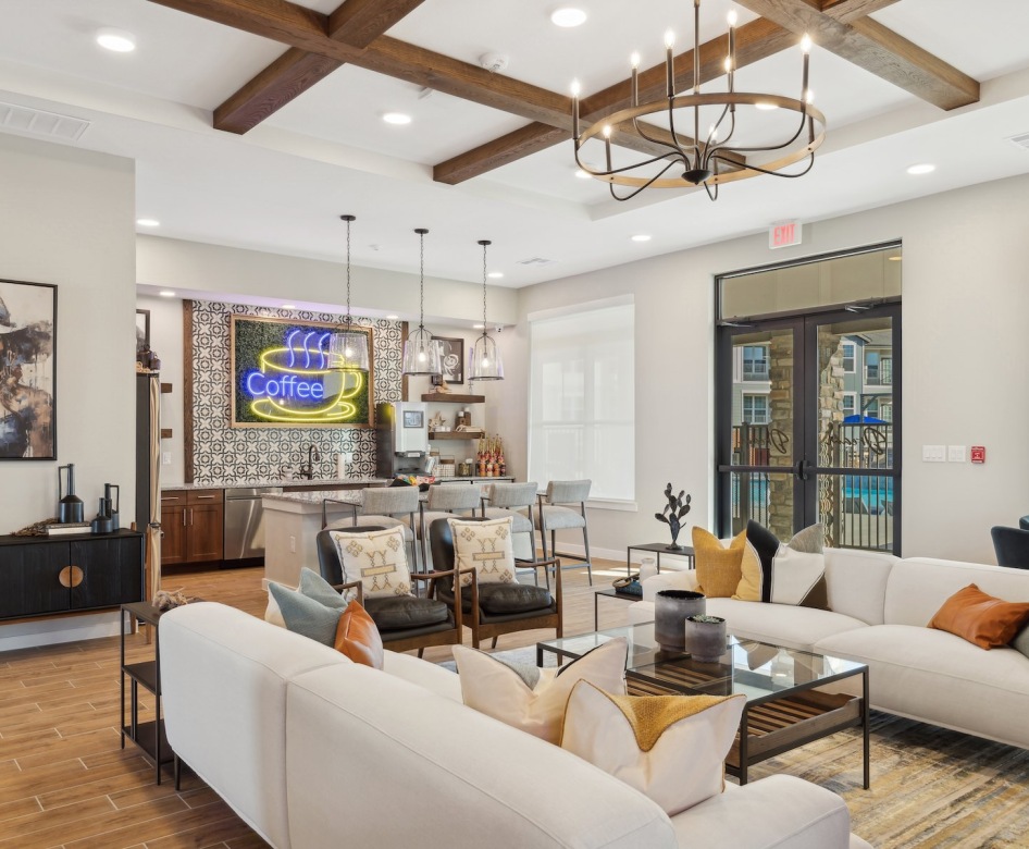 Dream Marine Creek lounge with seating and tables